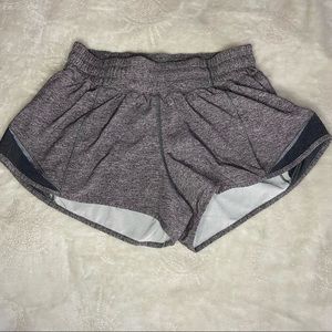 lululemon hotty hot shorts 2.5”